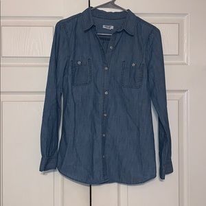 🌺Classic Chambray Button-down Top🌺